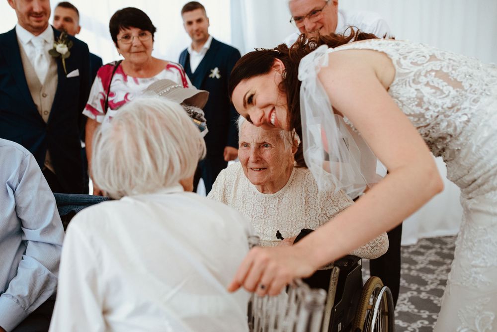 candid wedding photographer
