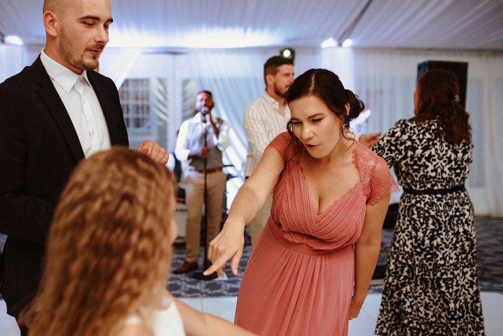 dancing guests