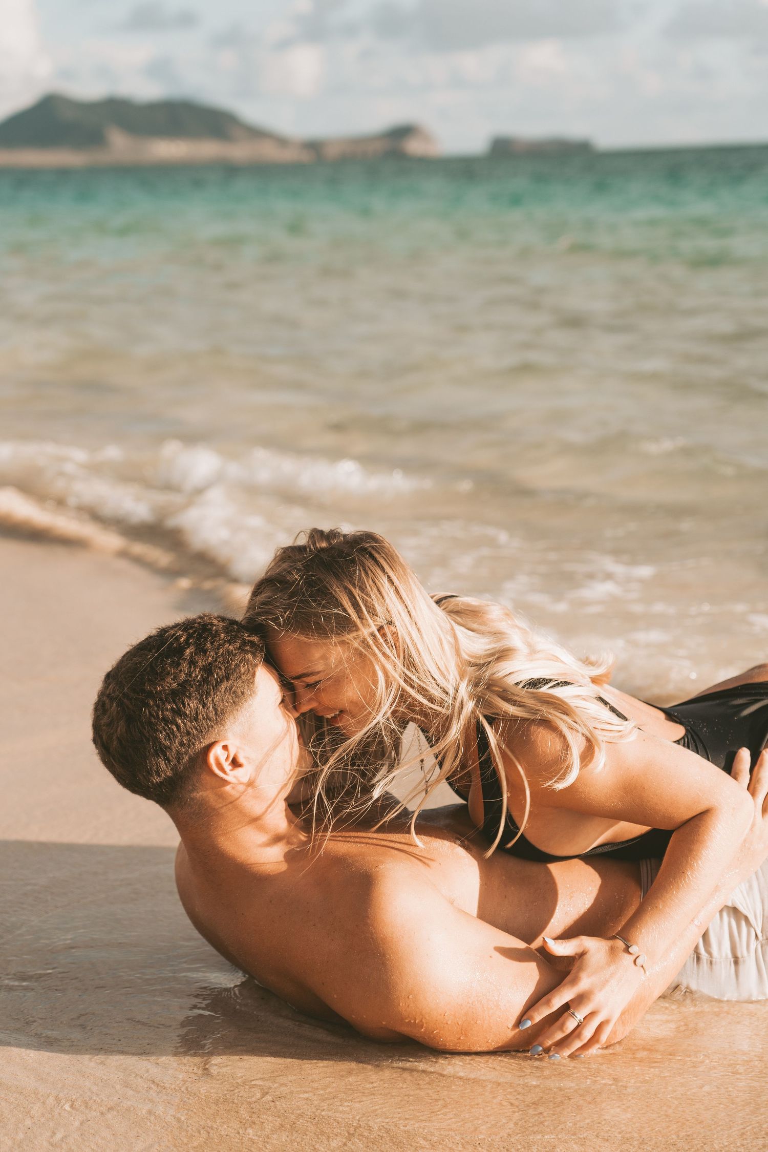 <img src="hawaii_couples_capturing_love.jpg" alt="Hawaii Couples Capturing Love: Eternalize your bond. Book now!">