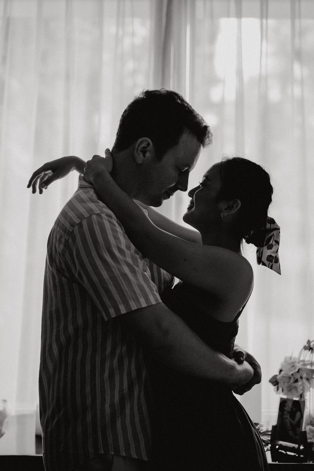 sillhouette shot of couple looking at each other