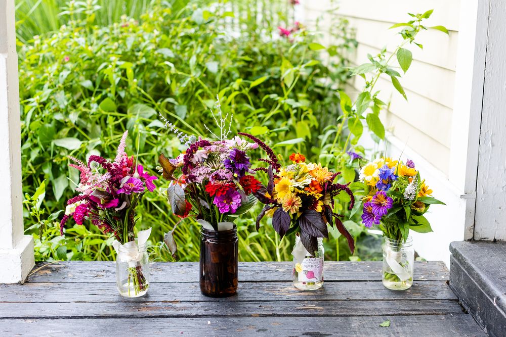 Vibrant flowers for outdoor wedding