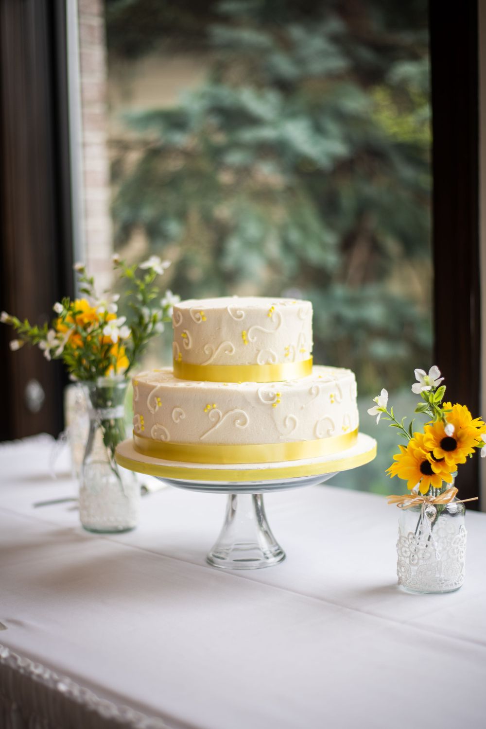 Wedding cake wedding decor at Stratford Country Club