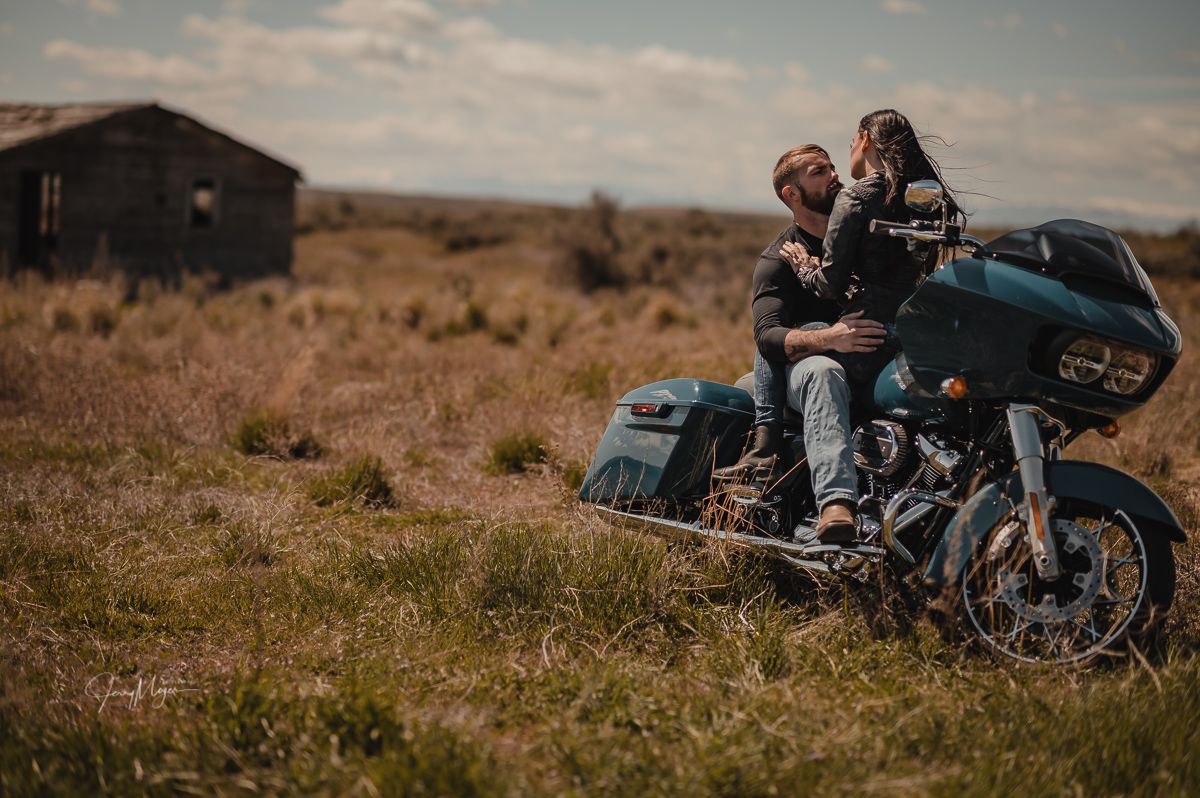 Fun and sexy couples portraits Eagle Idaho. Boise engagement photos, Boise Photographer. On location fields and old buildings.