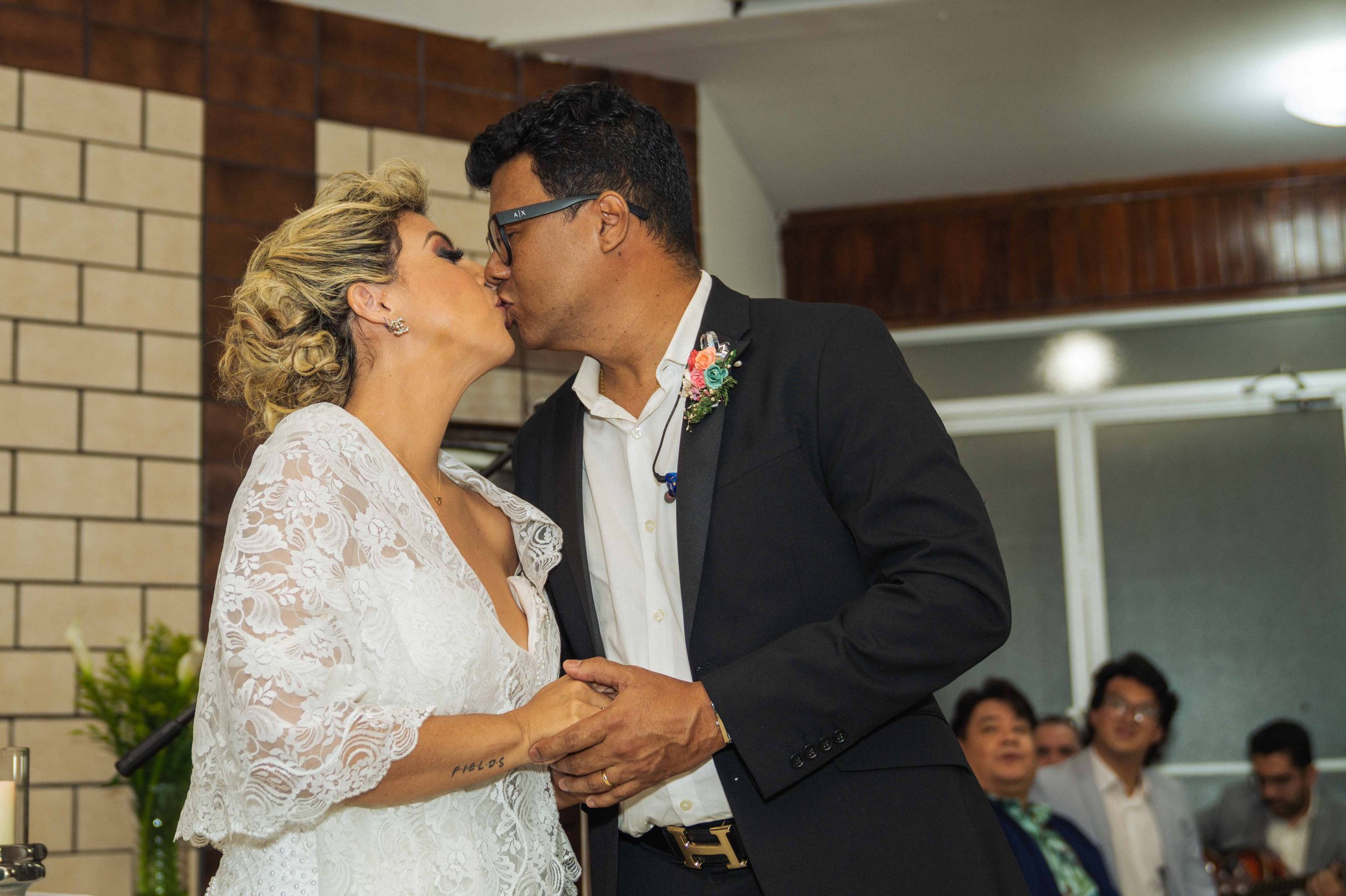 Imagen de boda con estilo cinematográfico y narrativa visual.