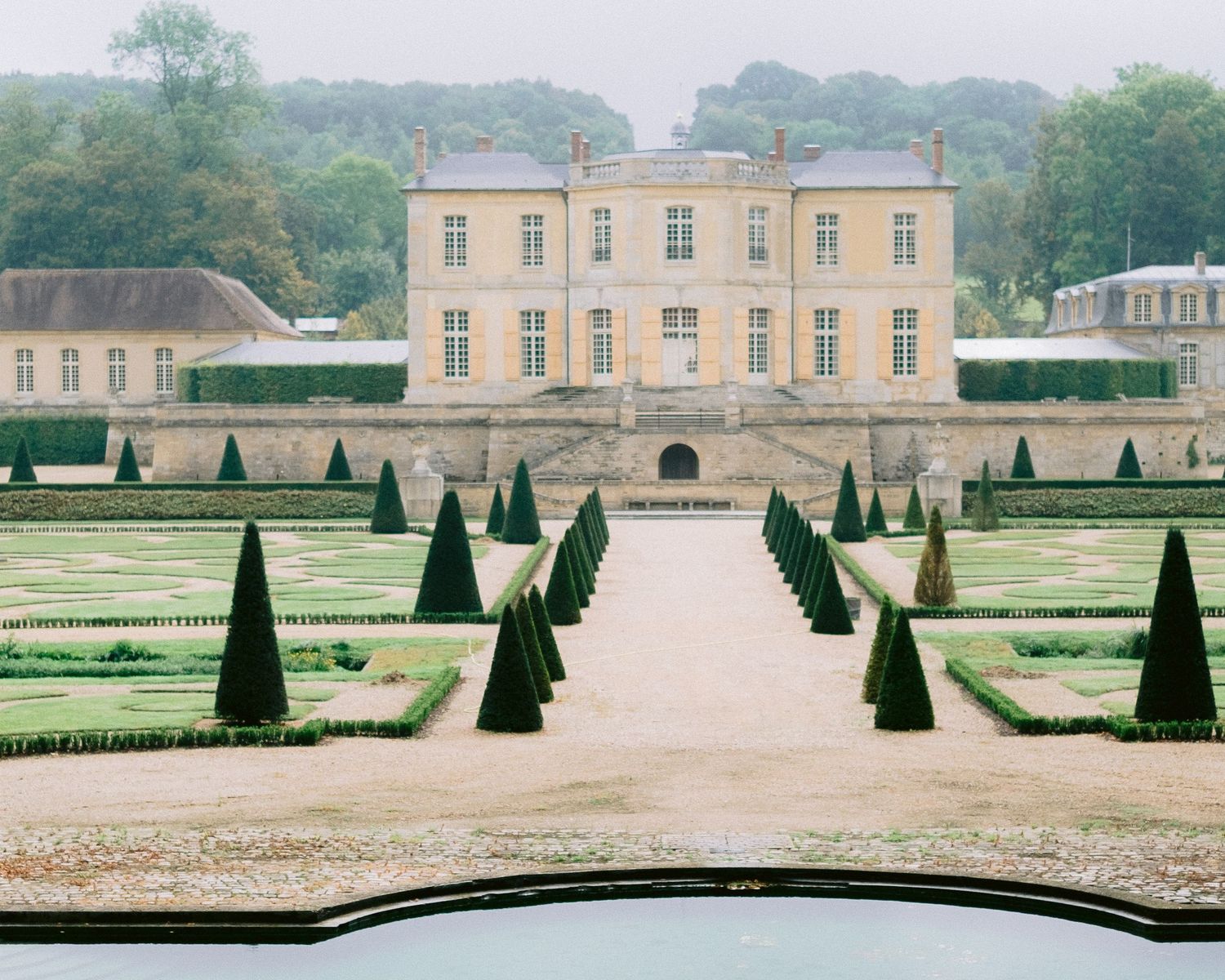 historicalweddingvenue frenchcastle luxurywedding mariage chateauvillette fineartphotographer photographerparis