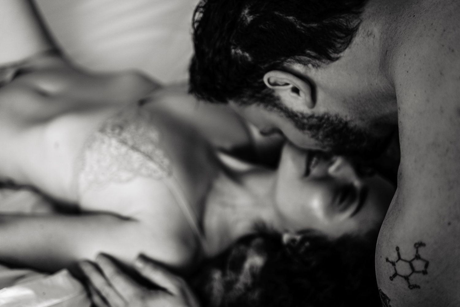 couple kissing in black and white during birthday couples boudoir session