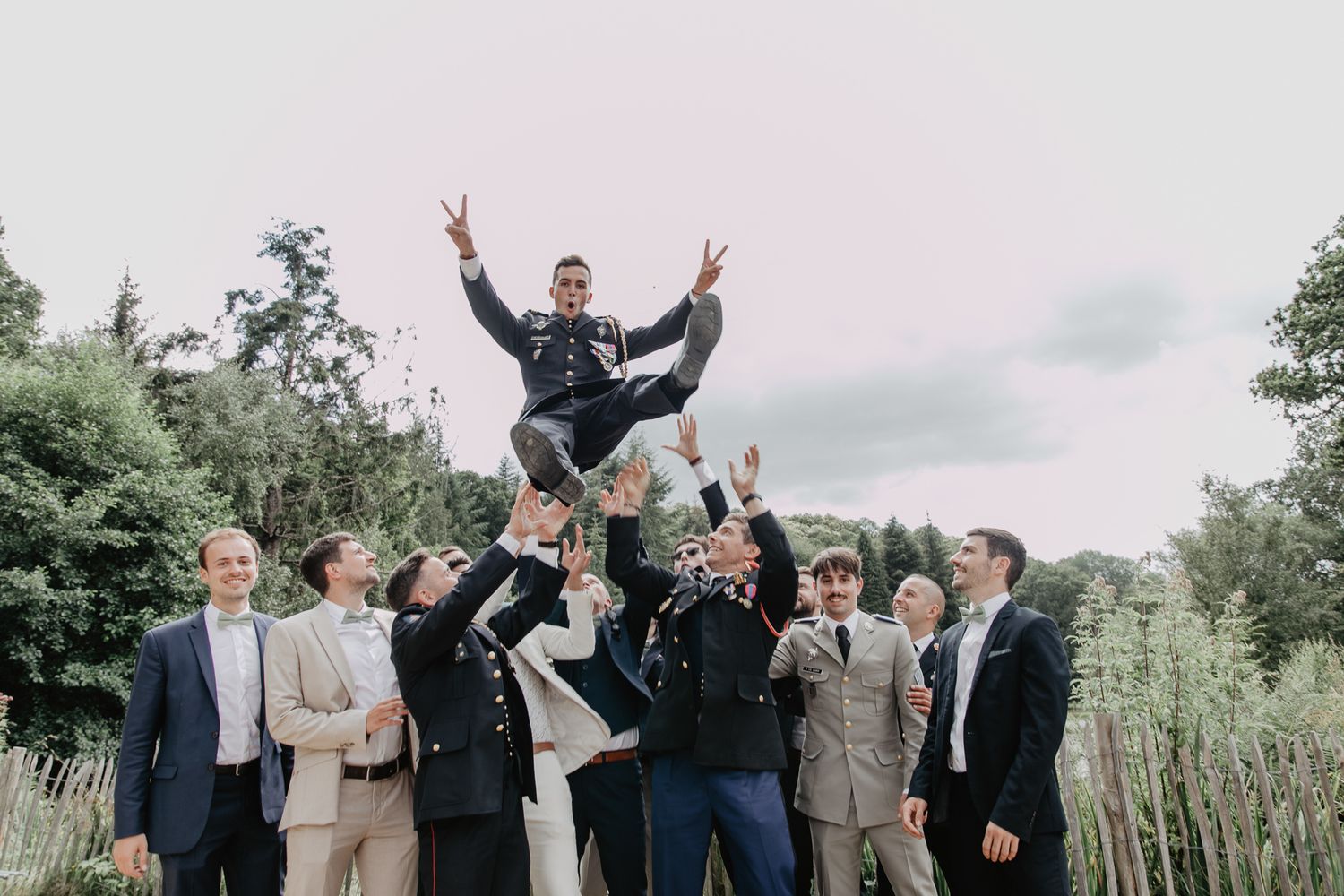 mariés qui se fait jeter en l'aire