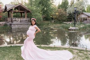 Maternal maternity photoshoot portraits elegant outdoor flowing dress theme Saskatoon and Warman photography, pregnancy shoot Boffins garden