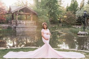 Maternal maternity photoshoot portraits elegant outdoor flowing dress theme Saskatoon and Warman photography, pregnancy shoot Boffins garden