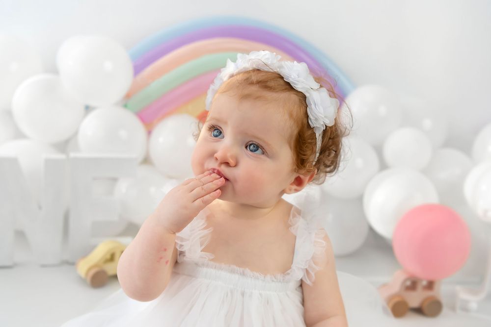 newborn baby and child photographer based in ashford kent england united kingdom in studio luxury sessions newborn little sitters cakesmash