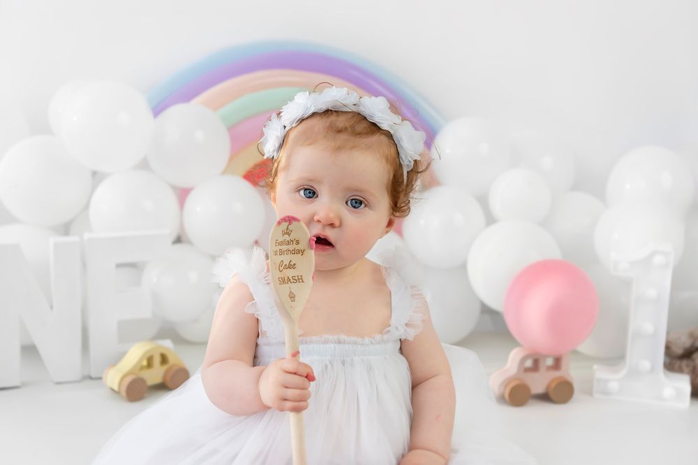 newborn baby and child photographer based in ashford kent england united kingdom in studio luxury sessions newborn little sitters cakesmash