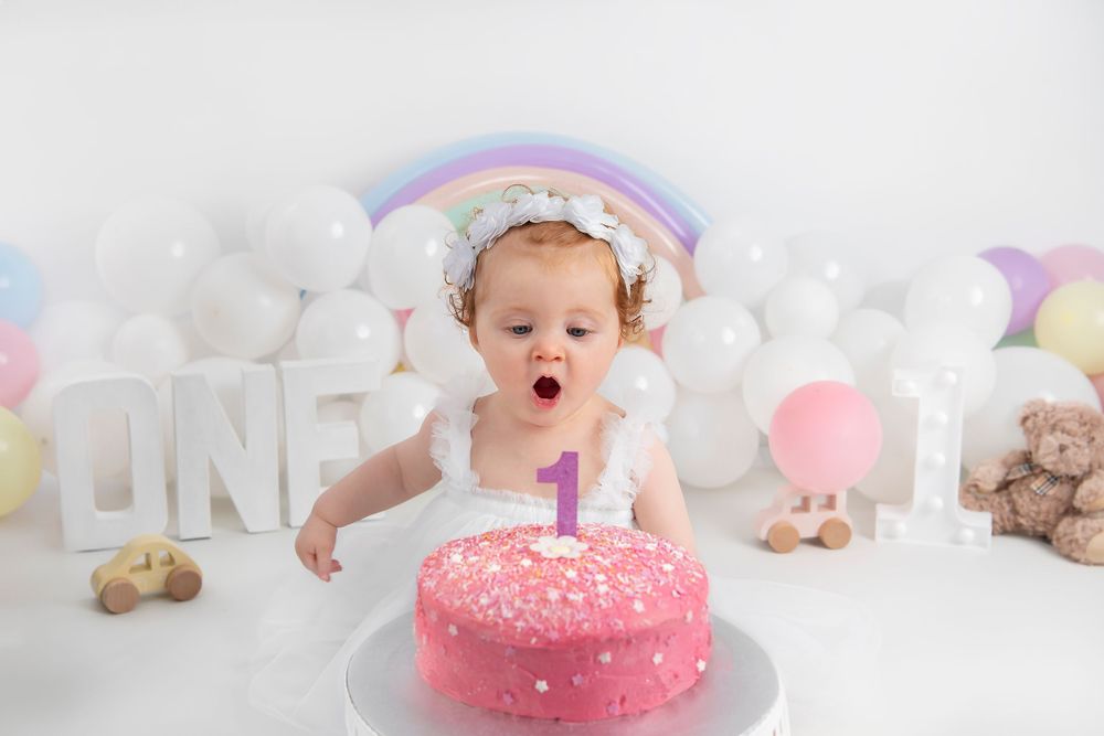 newborn baby and child photographer based in ashford kent england united kingdom in studio luxury sessions newborn little sitters cakesmash