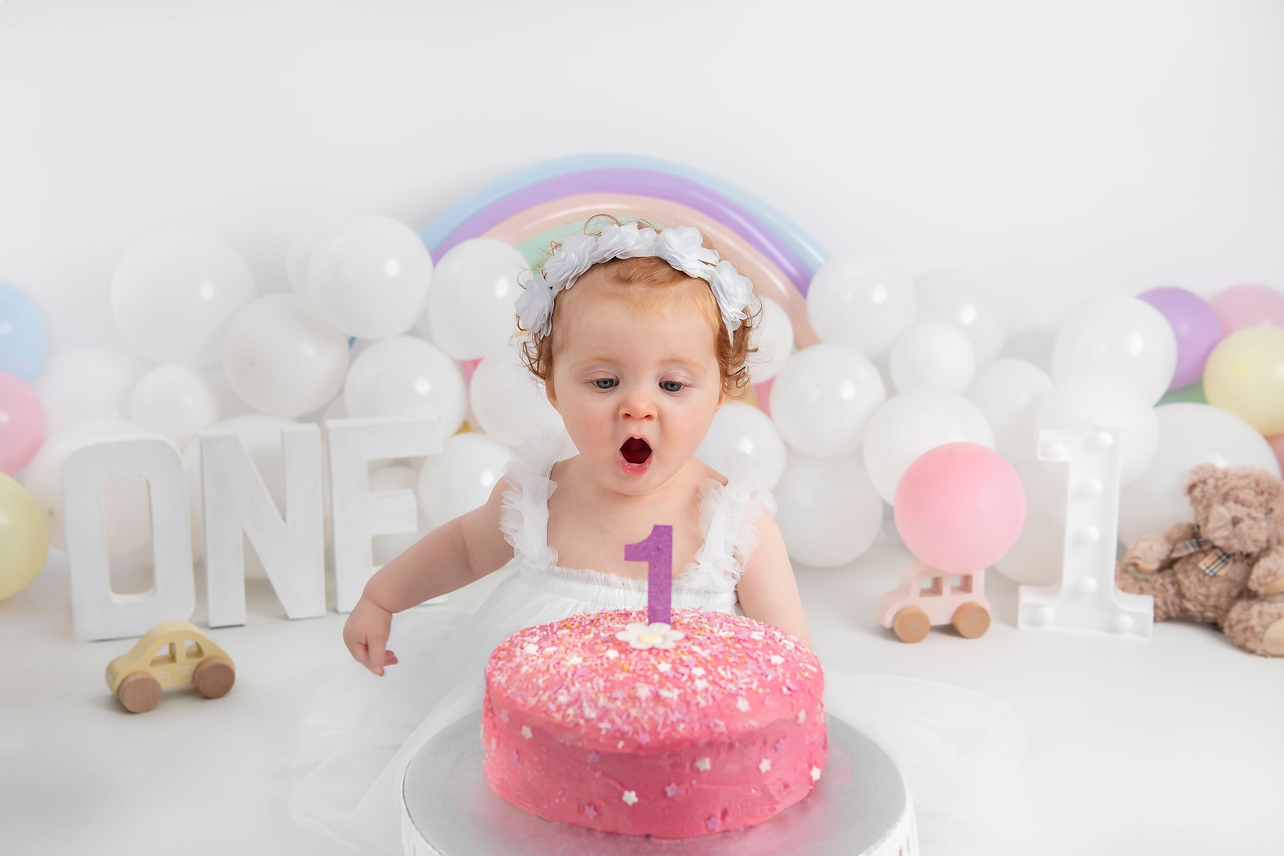 newborn baby and child photographer based in ashford kent england united kingdom in studio luxury sessions newborn little sitters cakesmash