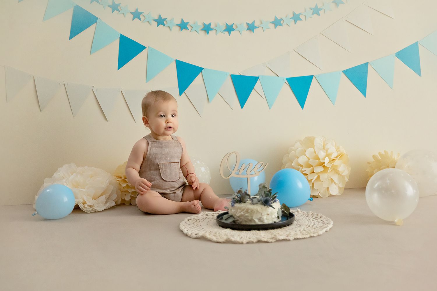 Sedinta foto cake smash Timisoara - prima aniversare fotograf Madalina Craciun