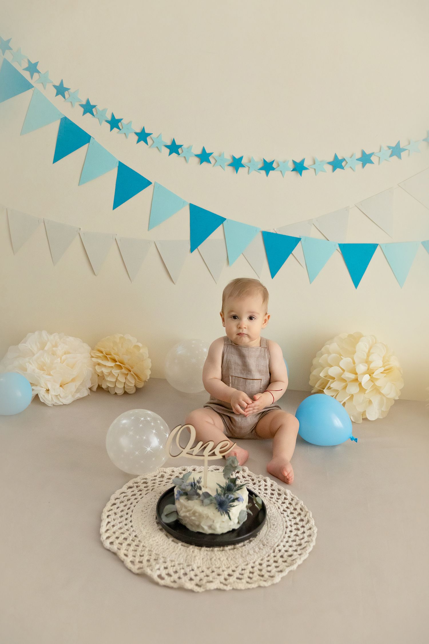 Sedinta foto cake smash Timisoara - prima aniversare fotograf Madalina Craciun