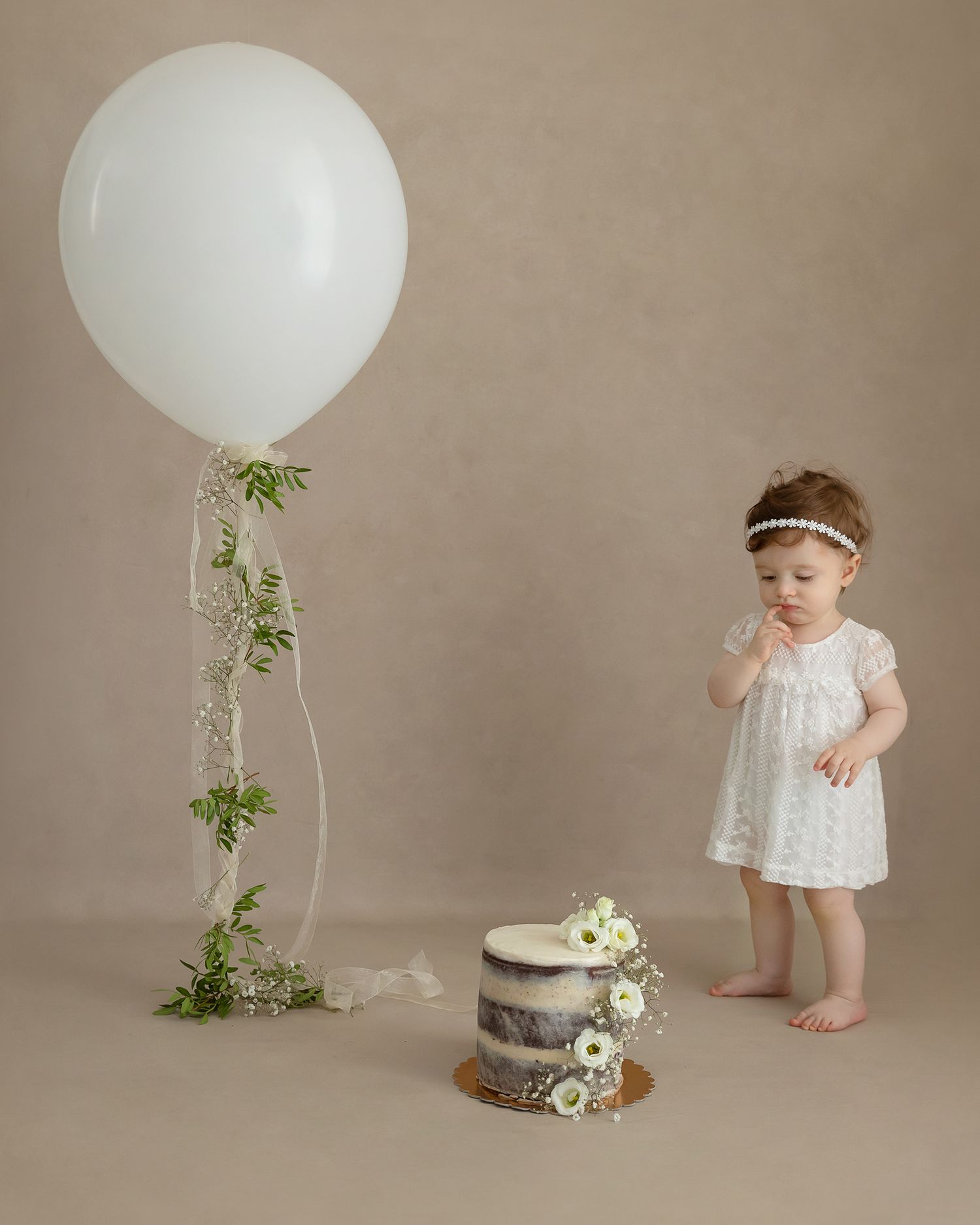 Sedinta foto cake smash Timisoara - prima aniversare fotograf Madalina Craciun