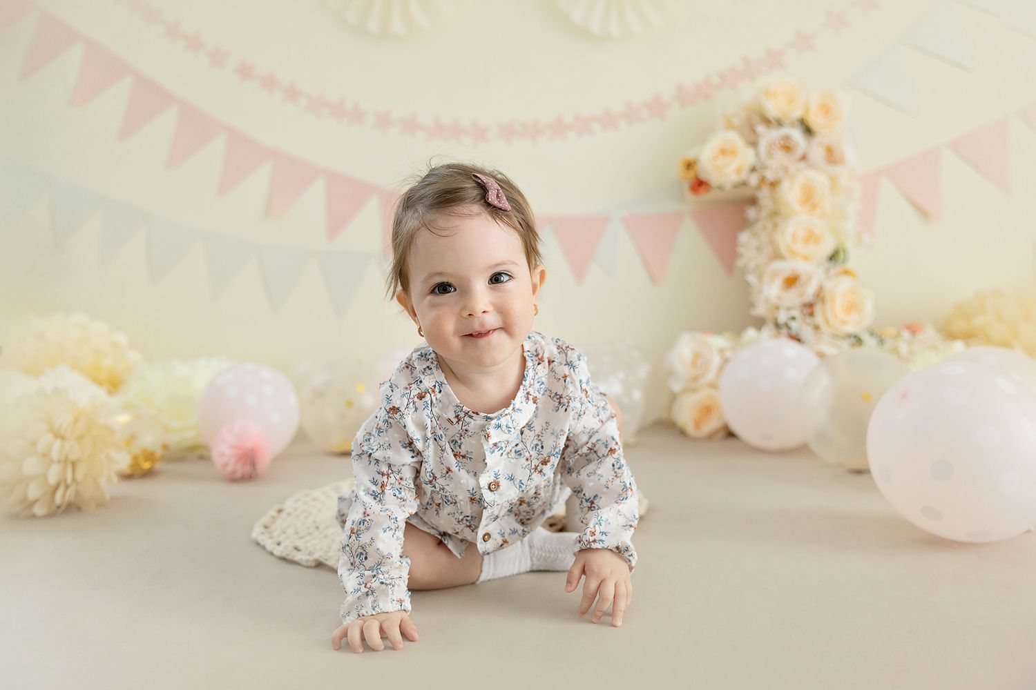 Sedinta foto cake smash Timisoara - prima aniversare fotograf Madalina Craciun