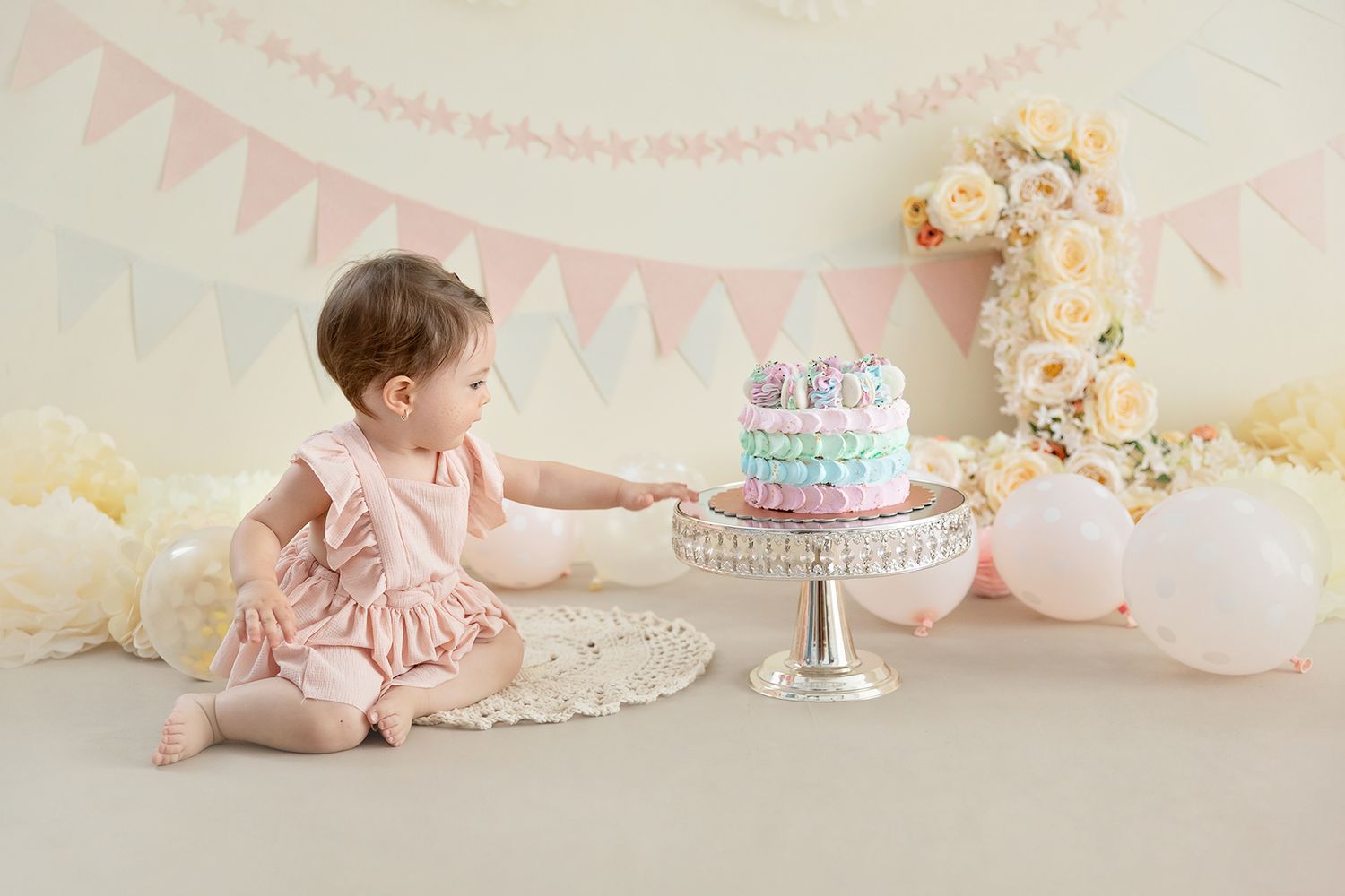 Sedinta foto cake smash Timisoara - prima aniversare fotograf Madalina Craciun