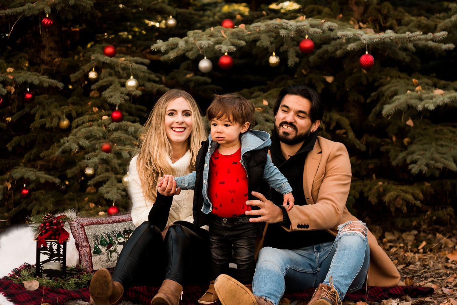 Love & Sunshine Photography: Christmas Mini Sessions and winter family photos in Calgary AB