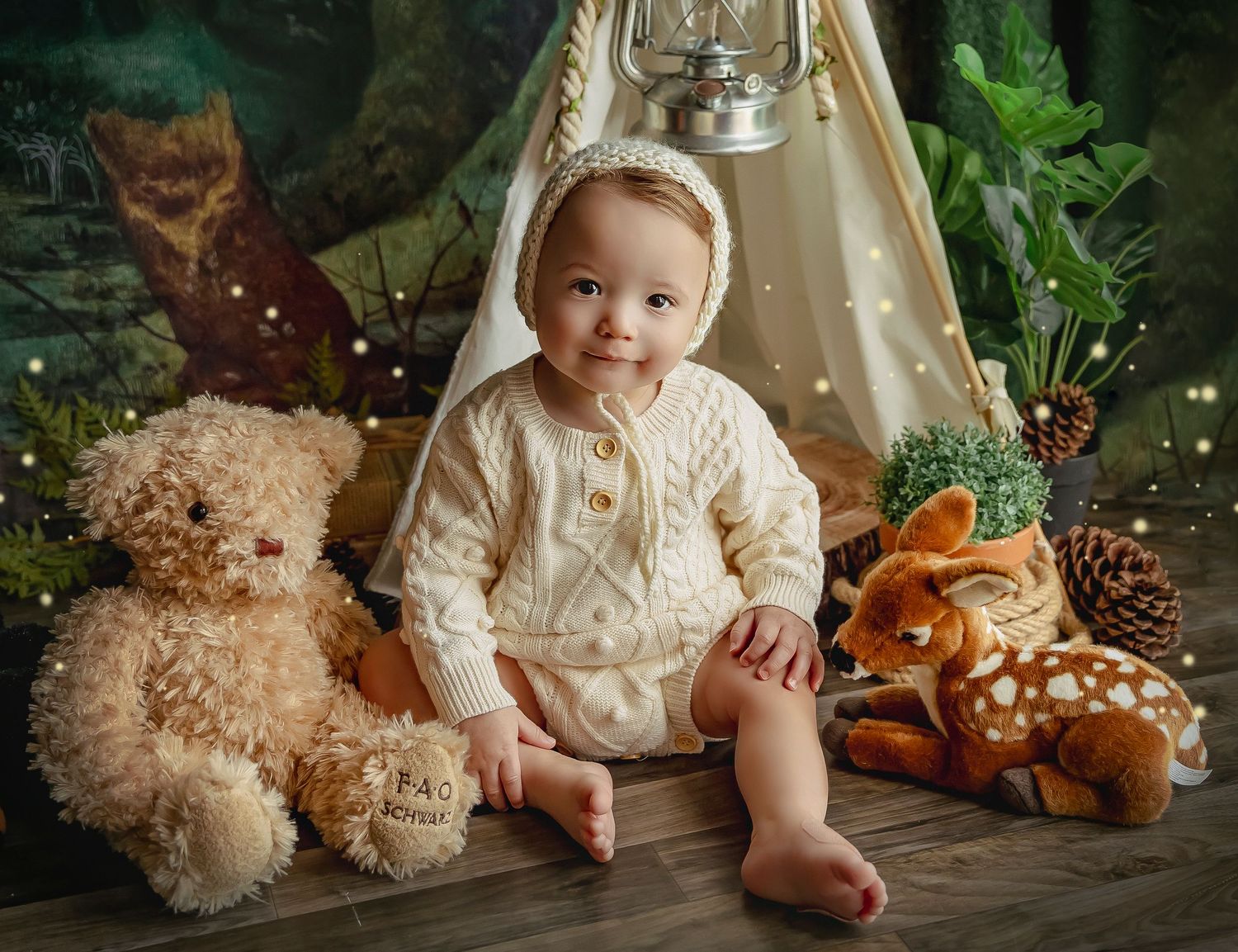 Fotografa de luz natural en ponce Bebe vestido con ropita organica animalitos como bosquesito detres photography
