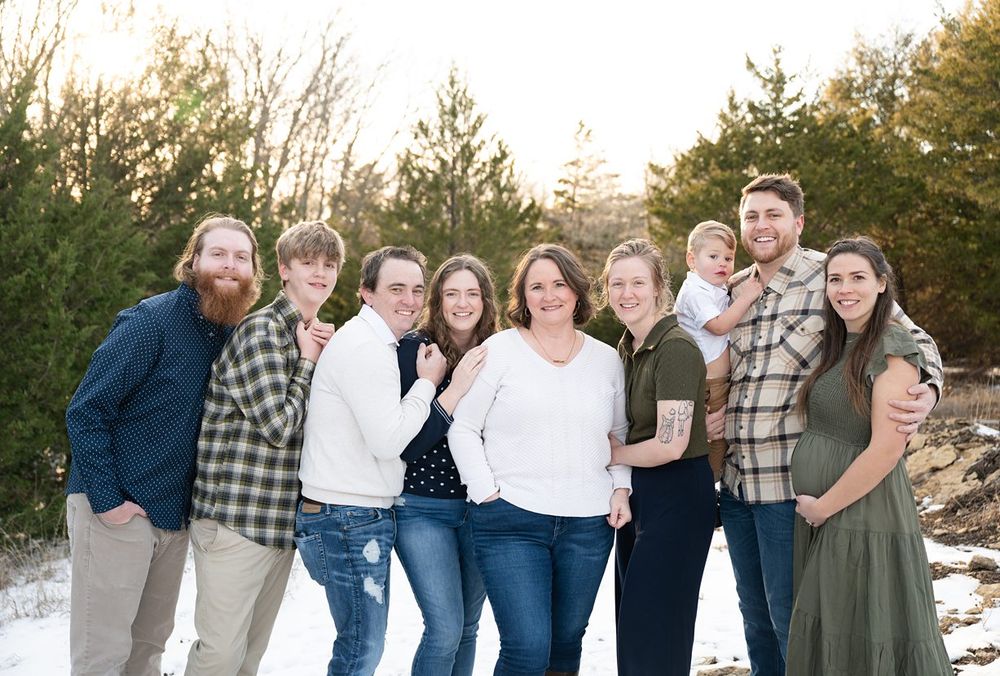 Winter Extended Family Session in field of evergreens by Bartlesville family photographer kristi bray Photography