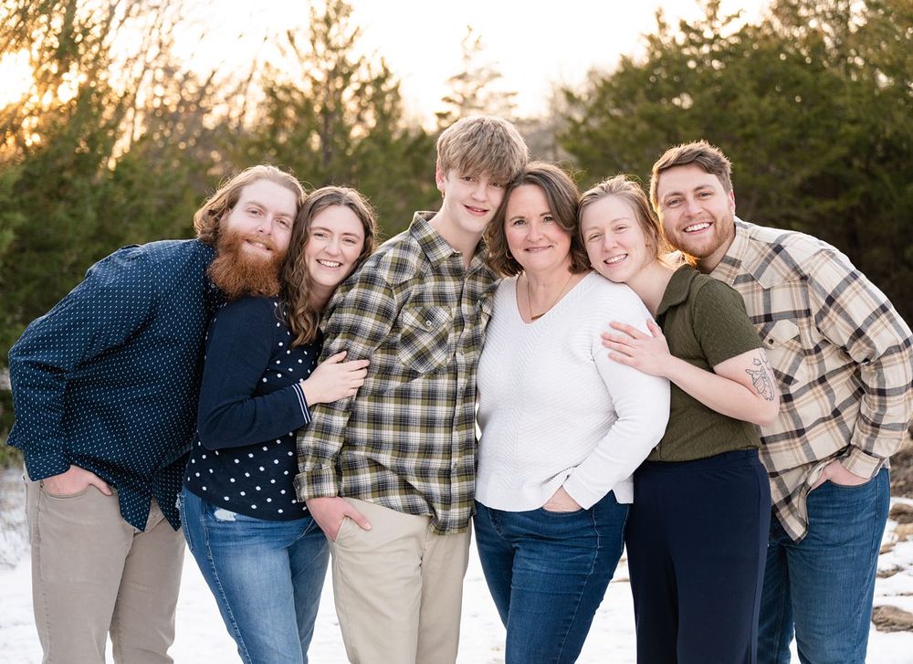 Winter Extended Family Session in field of evergreens by Bartlesville family photographer kristi bray Photography