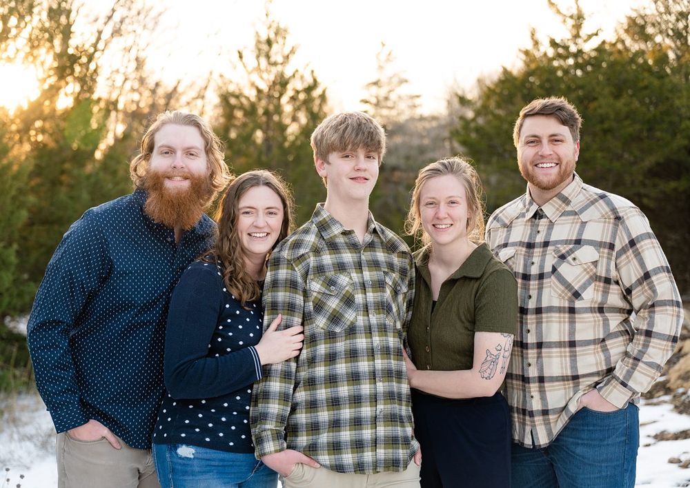 Winter Extended Family Session in field of evergreens by Bartlesville family photographer kristi bray Photography