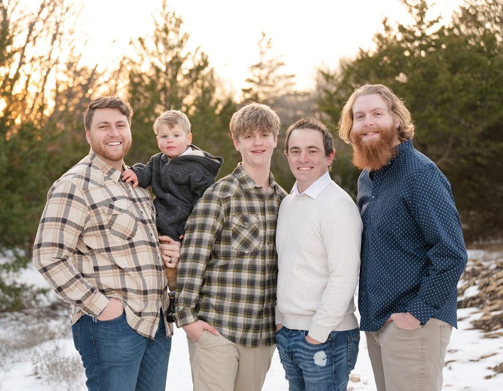 Winter Extended Family Session in field of evergreens by Bartlesville family photographer kristi bray Photography