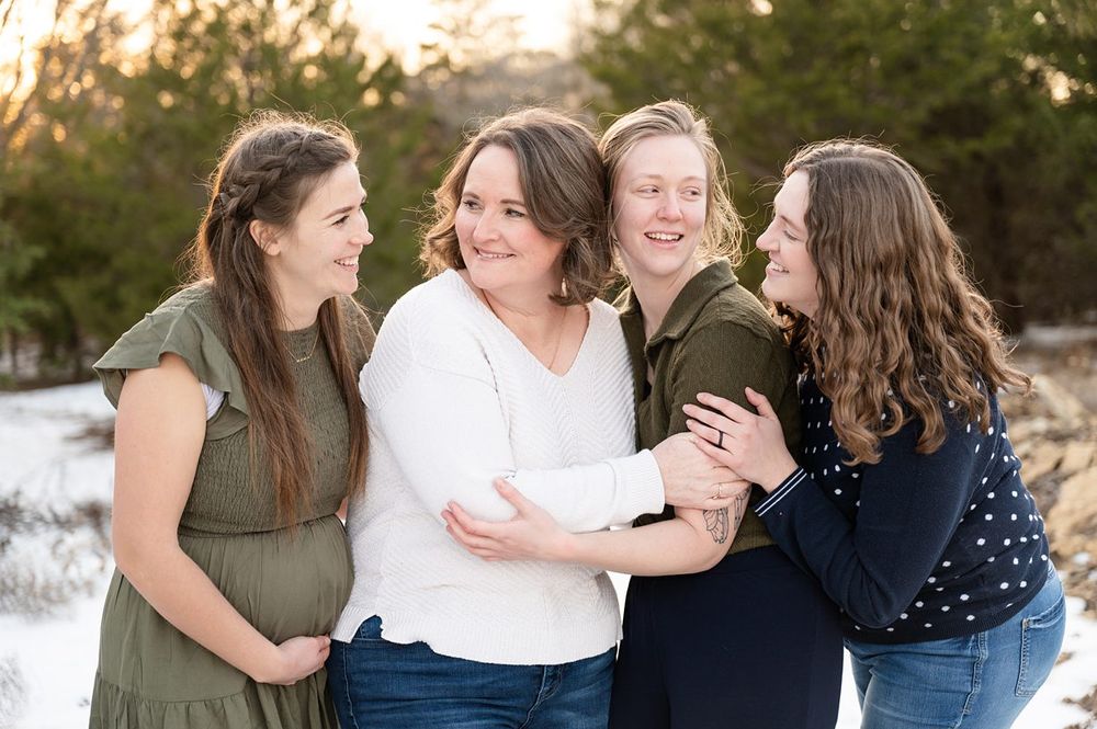 Winter Extended Family Session in field of evergreens by Bartlesville family photographer kristi bray Photography