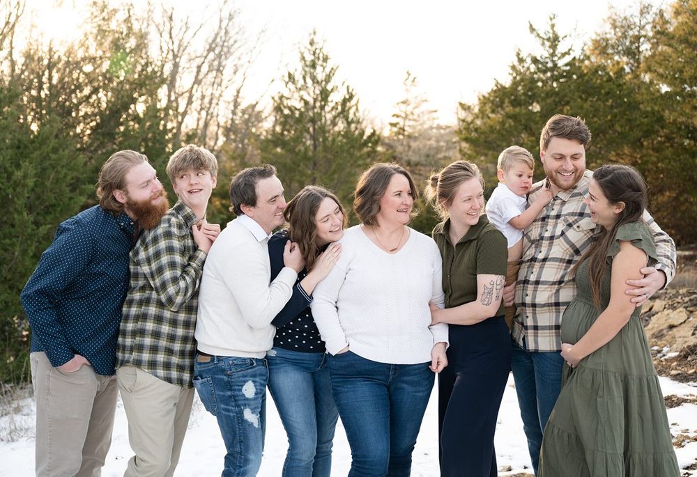 Winter Extended Family Session in field of evergreens by Bartlesville family photographer kristi bray Photography
