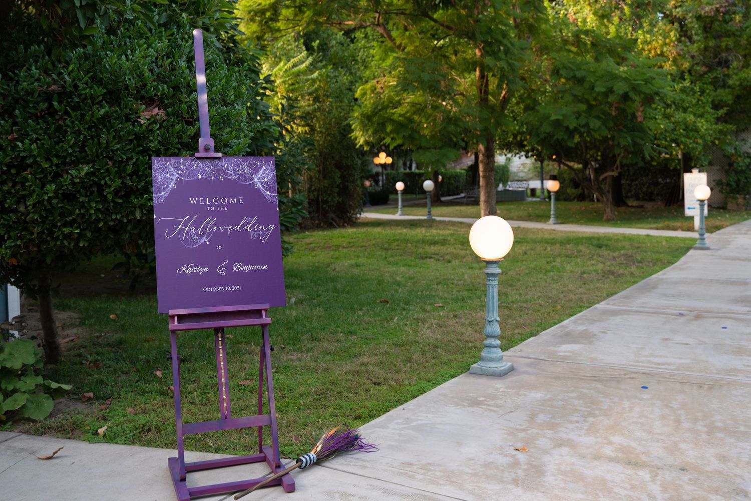 A wedding sign for a hallowedding event.