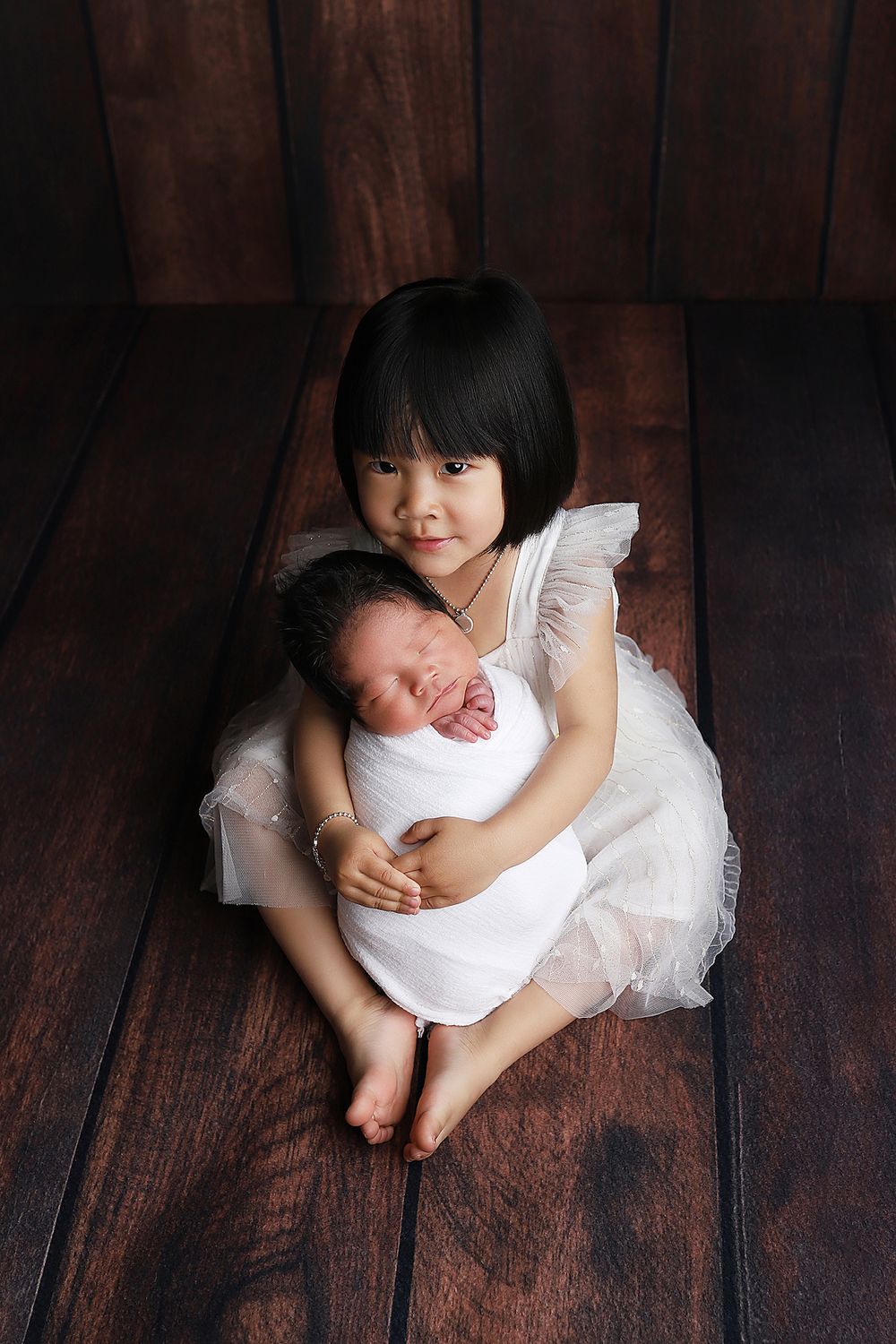 newborn and sibling professional photos