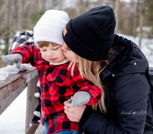 Maman et enfant, hiver