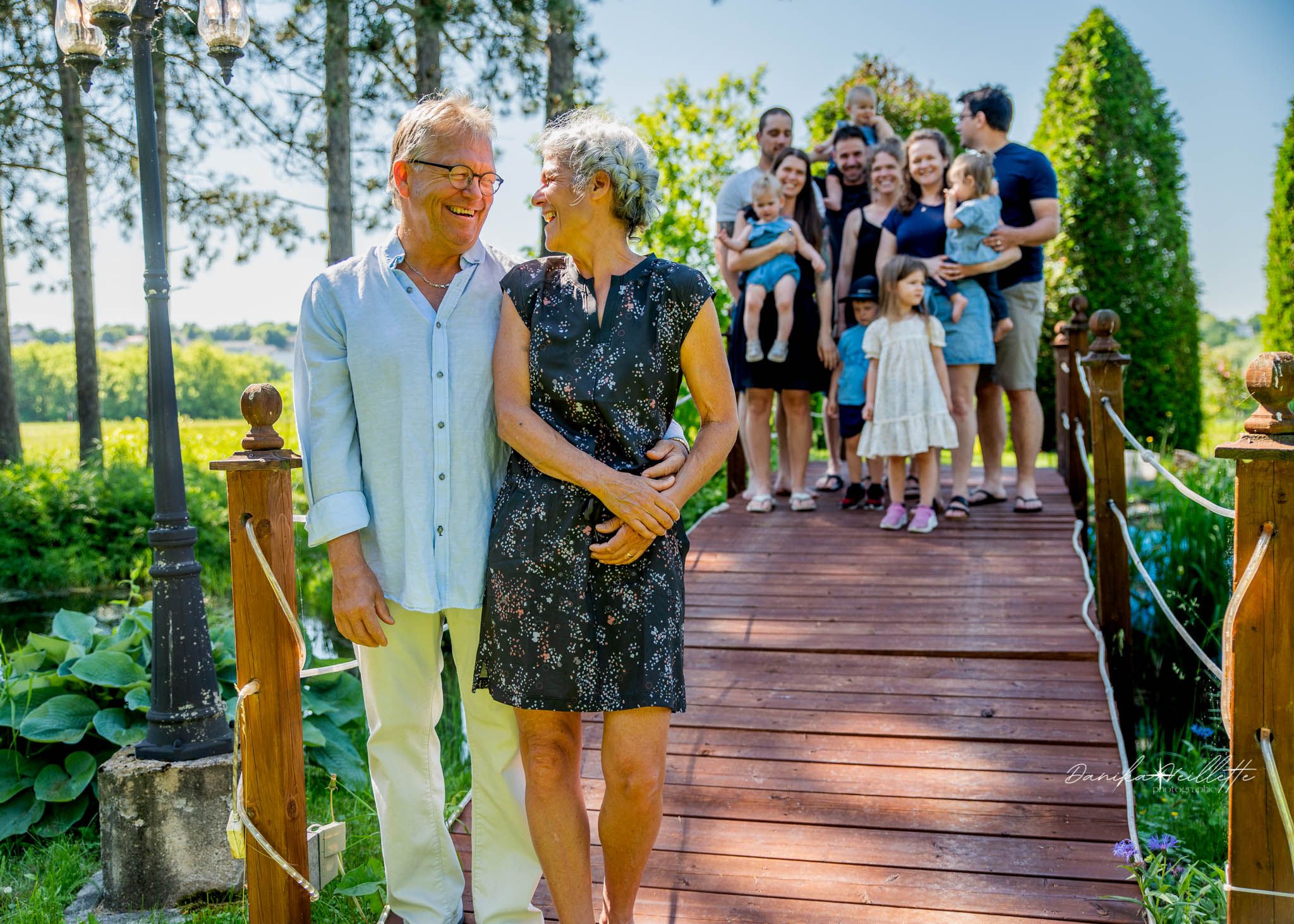 Grande famille. grands-parents, été, famille
