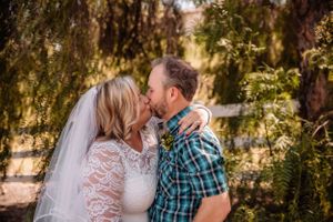 Intimate wedding moments captured beneath leafy trees during golden hour.