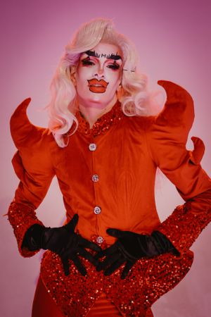 Photographe Clermont-Ferrand Auvergne Rhône-Alpes – séance photo artistique avec drag queen. Créativité, maquillage et performance.