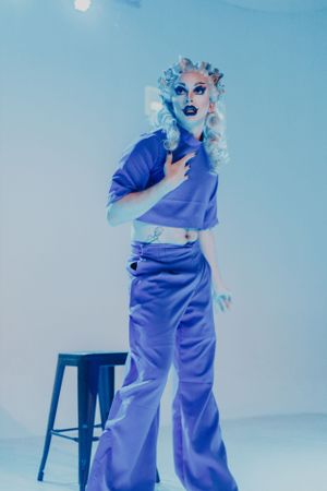 Photographe Clermont-Ferrand Auvergne Rhône-Alpes – séance photo artistique avec drag queen. Créativité, maquillage et performance.