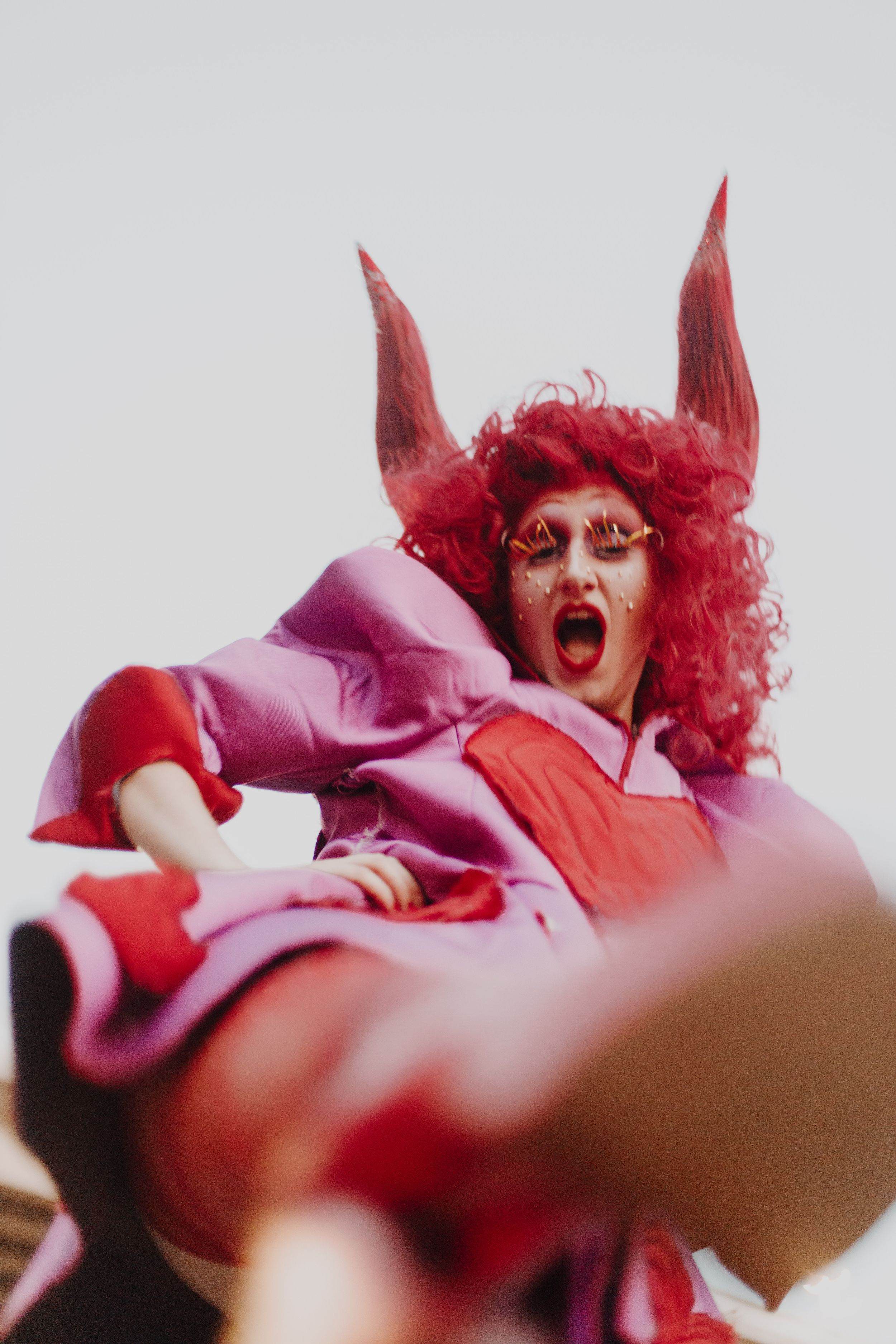 Photographe Clermont-Ferrand Auvergne Rhône-Alpes – séance photo artistique avec drag queen. Créativité, maquillage et performance.