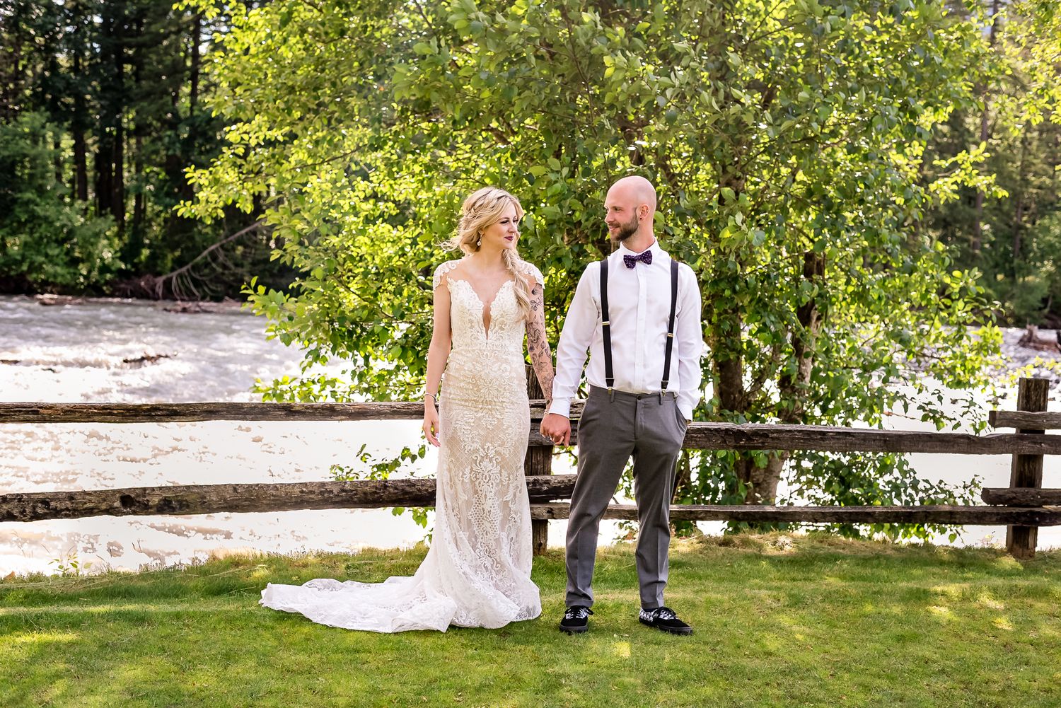 Couples portraits on the golf course in Hope, B.C. Photo by Kari Mills Photography.