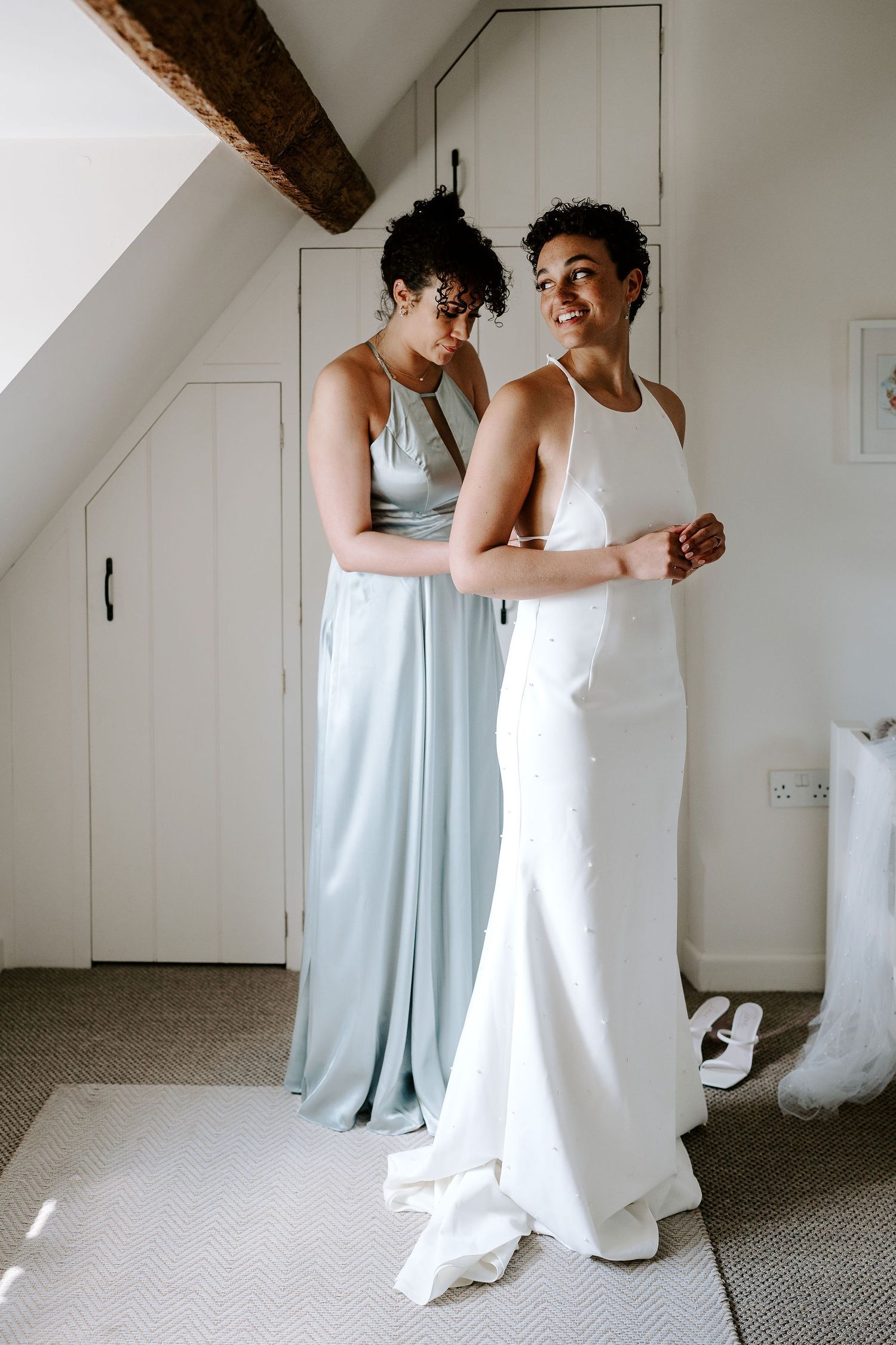 bride-getting-ready-old-gore-yardspace-events-wedding