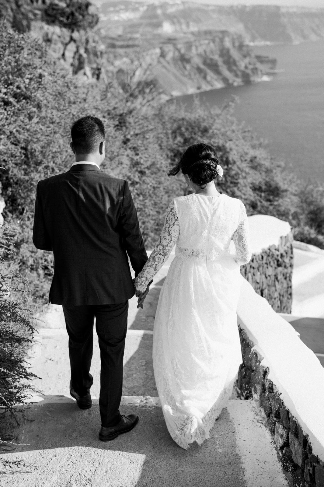 Santorini elopement photographer
