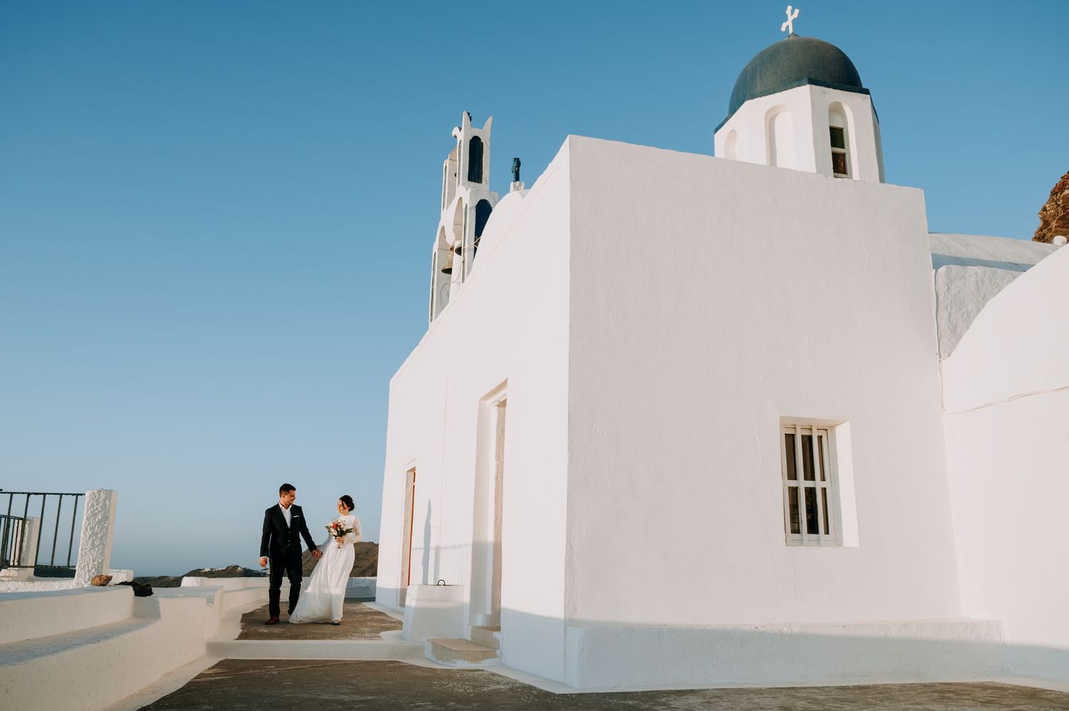 Santorini elopement photographer
