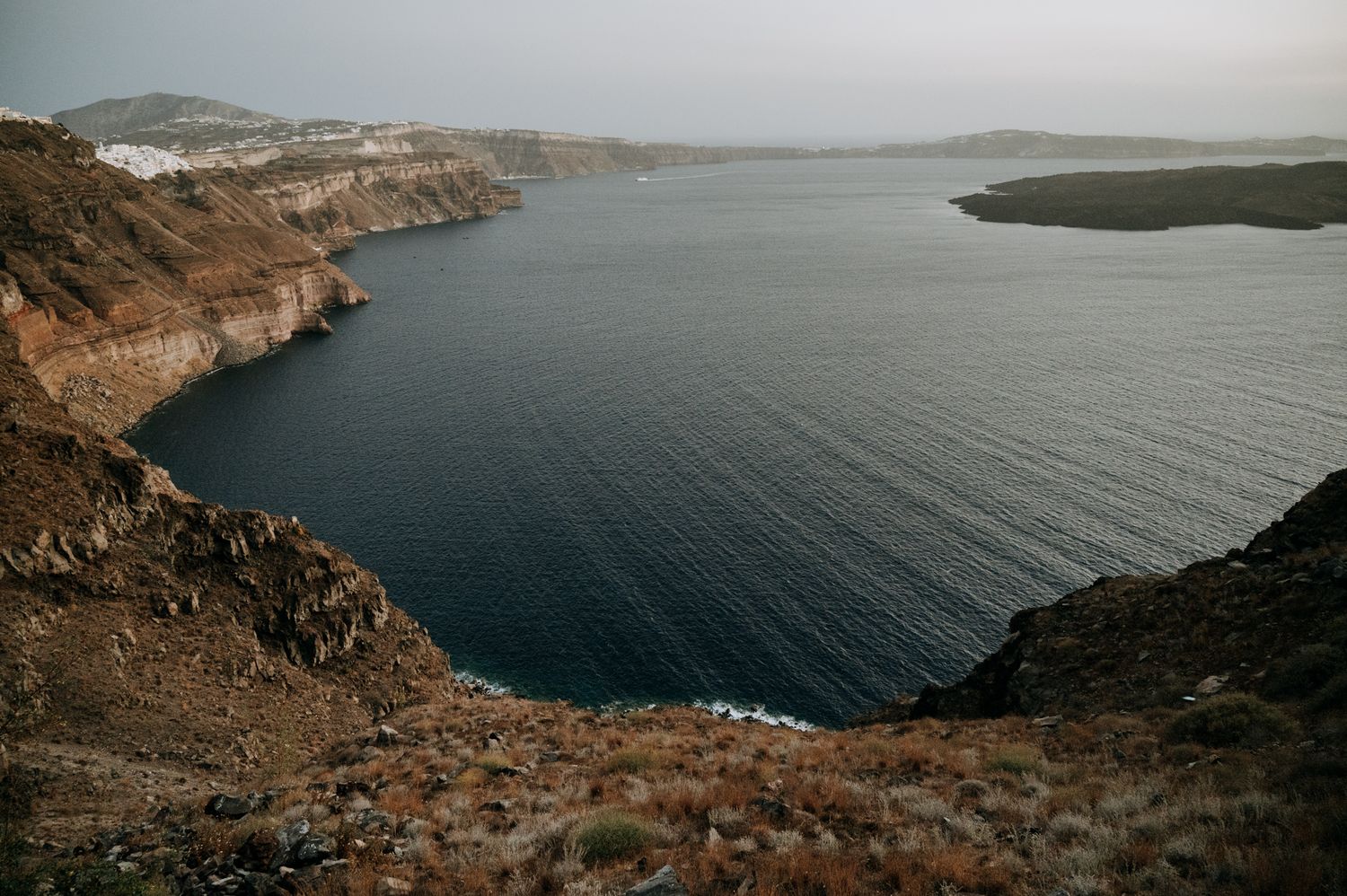 Santorini elopement photographer