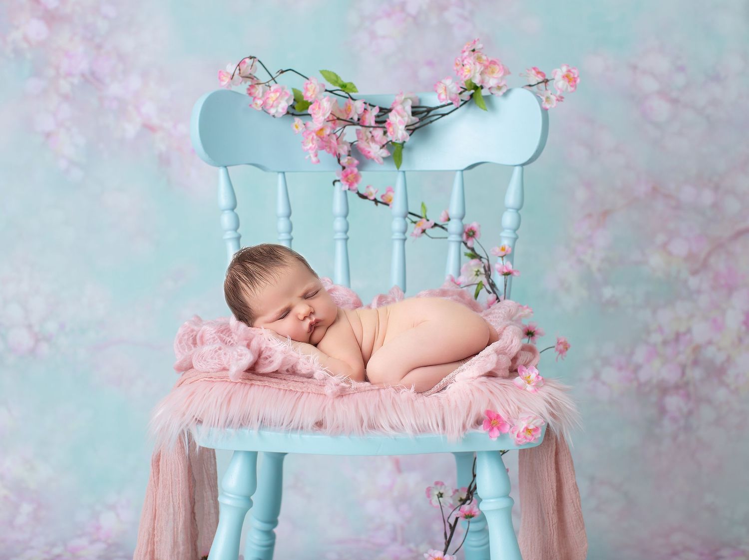 Photographe nouveau né à Bordeaux et prignac et marcamps à 5min de st andré de cubzac. séance naissance, nouveau né en studio