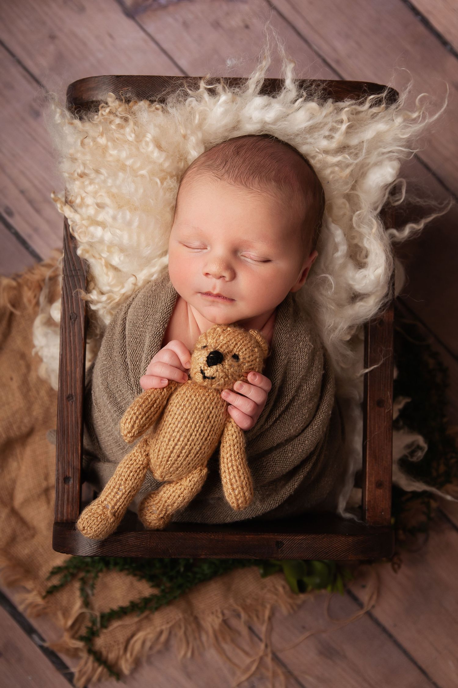 Newborn posing by kara jade photography