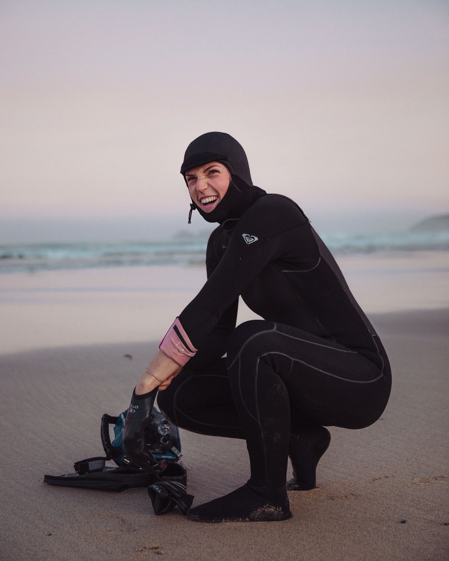 female surf photographer