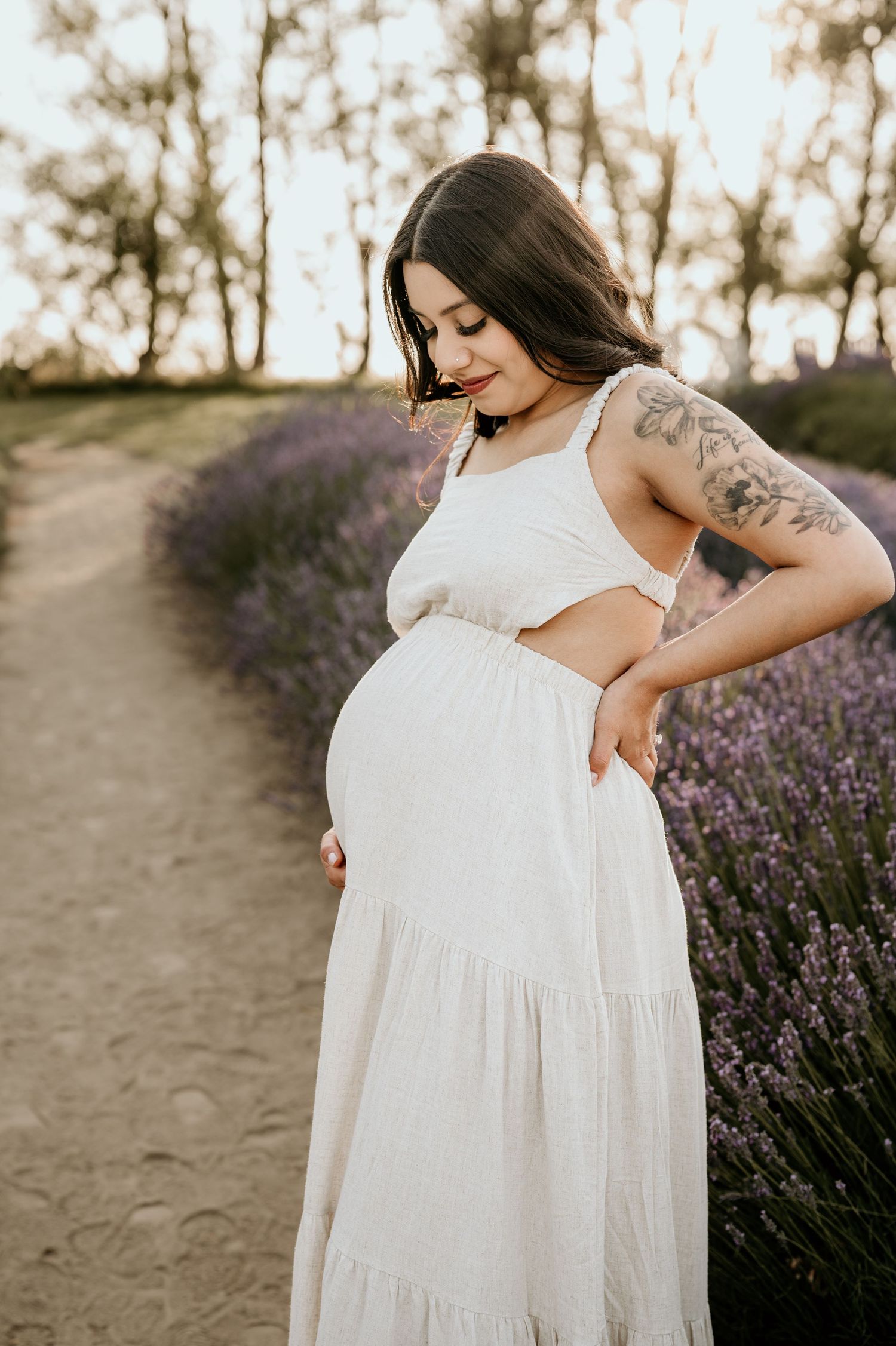 lavender farm maternity photos by Washington maternity photographer
