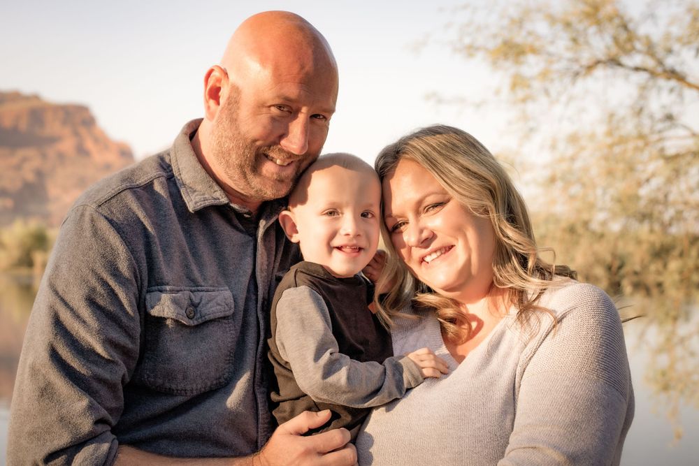 Intimate family portraits captured during golden hour by a desert lake.