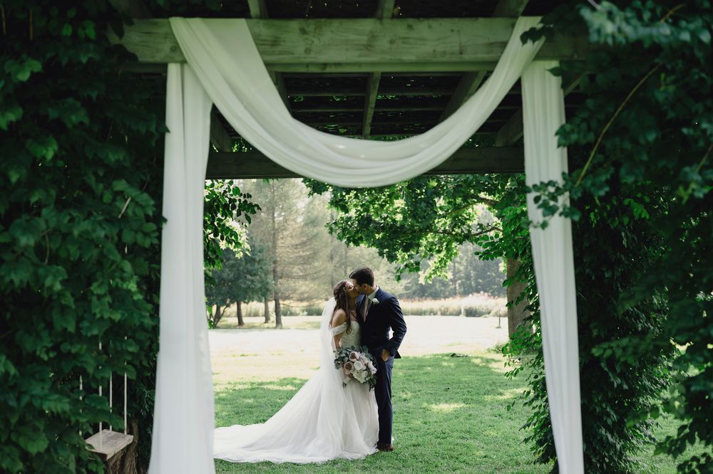 London Wedding Photographer Arrowwwod Farm Bride and Groom Kissing Spirits Intrigued Photography 2022