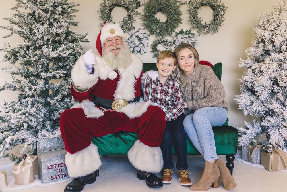 santa photos near me, christmas photos Lawrenceville GA, family holiday photos near me Lawrenceville GA, santa pics